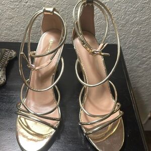 Us 8.5 size 8.5 gold heels with strap.